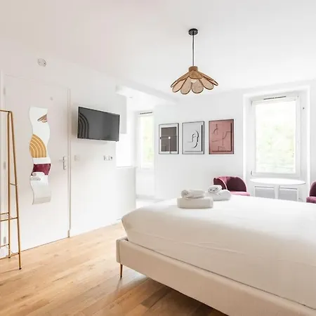 Apartment Place De La Nation - V *