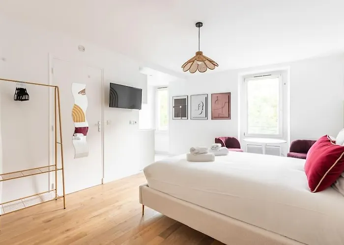 Apartment Place De La Nation - V *