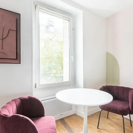 Place De La Nation - V Апартаменты